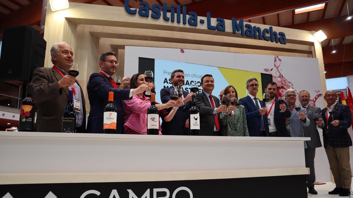 Castilla-La Mancha, Murcia y Comunidad Valenciana impulsan la recuperación de la variedad de uva monastrell en FENAVIN / JCCM