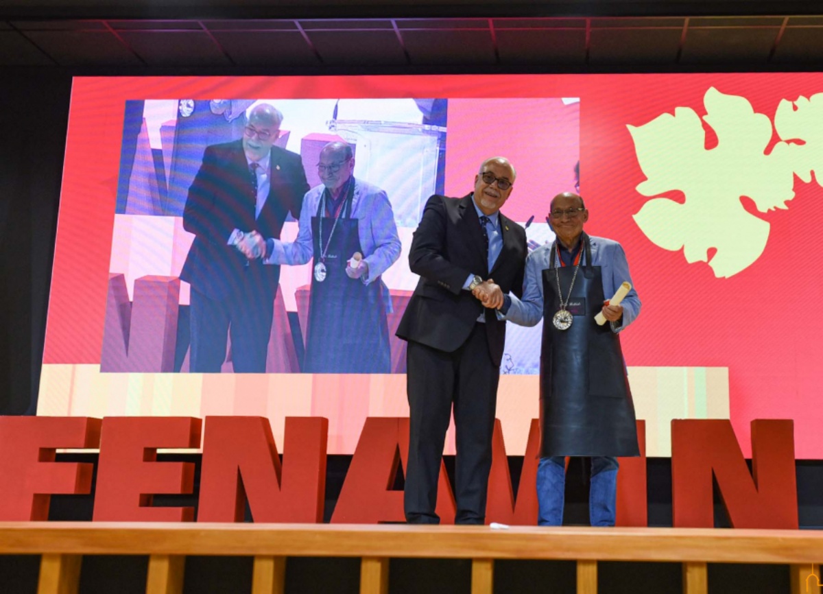 FENAVIN distingue en la edición de 2022 a Luis Zahora, Félix Bellido, Sandra Barneda, Moisés Rodríguez, Benjamín Prado y a la ministra Isabel Rodríguez / Diputación Ciudad Real