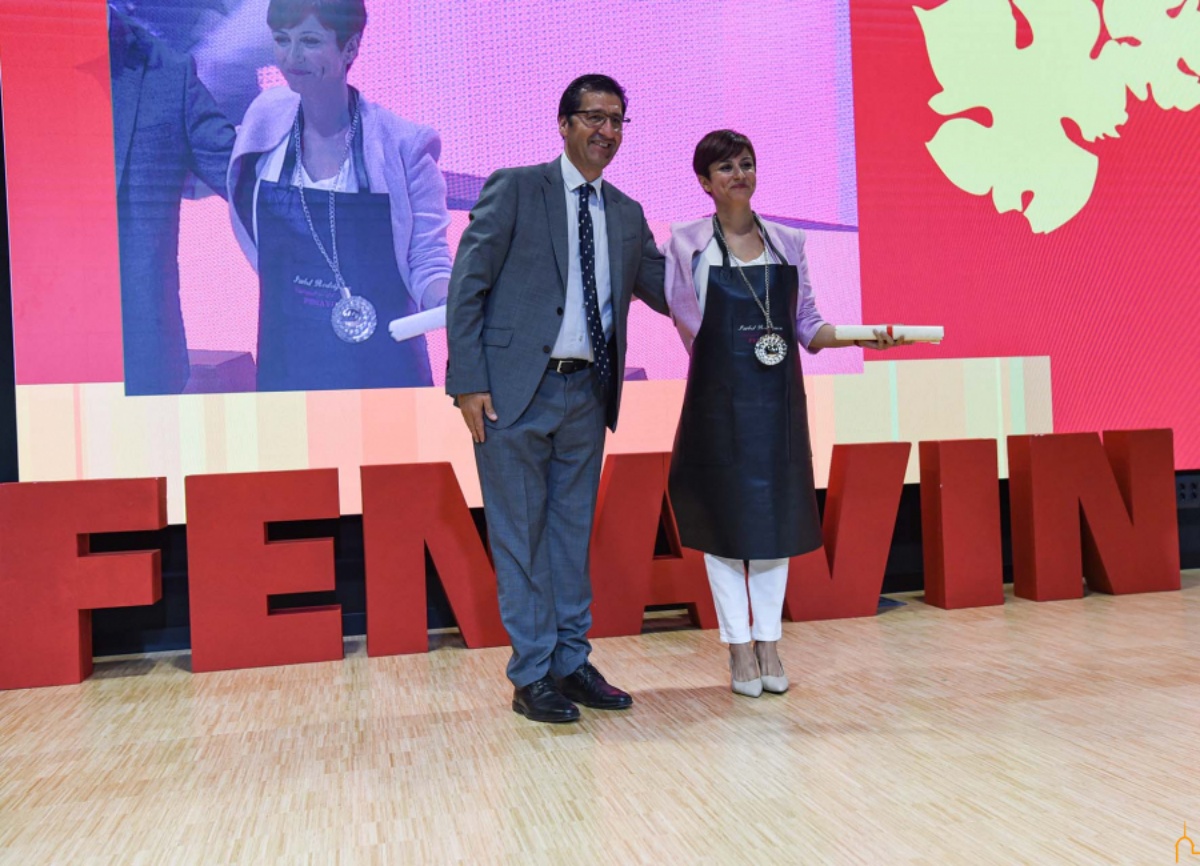 FENAVIN distingue en la edición de 2022 a Luis Zahora, Félix Bellido, Sandra Barneda, Moisés Rodríguez, Benjamín Prado y a la ministra Isabel Rodríguez / Diputación Ciudad Real