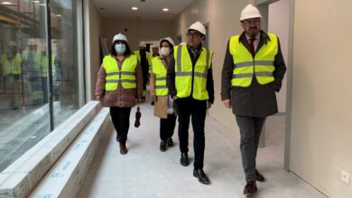 El delegado de la Junta comprueba el avance de las obras del futuro centro de salud de Cifuentes y las actuaciones realizadas en el colegio /JCCM