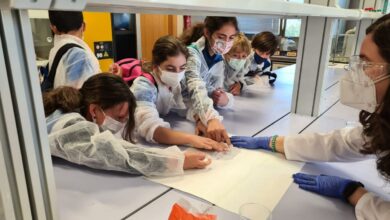 Más de 300 estudiantes de Primaria visitan los laboratorios del IRICA y participan en diferentes experimentos / UCLM