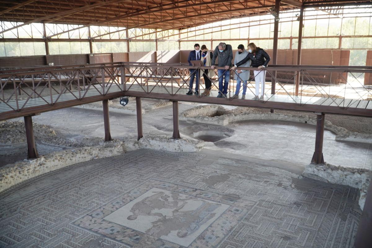 La consejera de Educación, Cultura y Deportes, Rosa Ana Rodríguez, visita las obras de restauración de los mosaicos del parque arqueológico de Carranque / Foto: JCCM