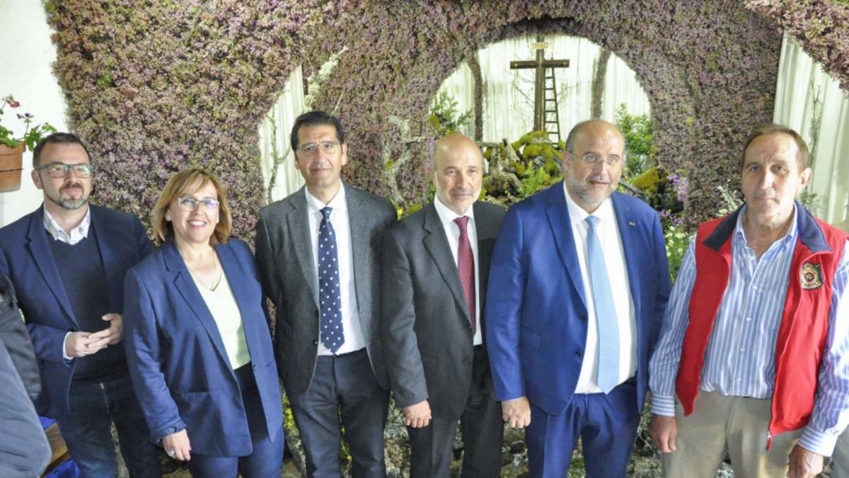 Caballero visita las “Cruces y Mayos” de Piedrabuena / Diputación Ciudad Real