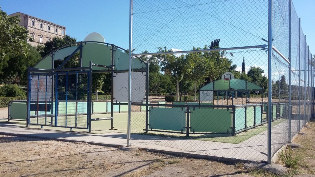 Comienza la mejora y adecentamiento de las 14 pistas multideporte de Toledo / Ayto. Toledo