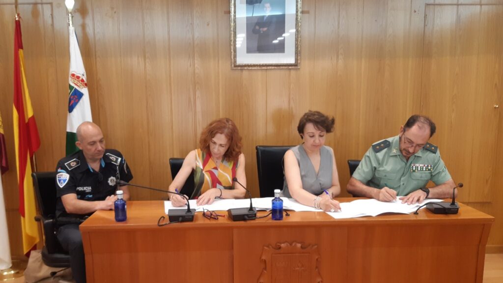 Firman en esta localidad de Ciudad Real un protocolo para la atención de los casos de violencia de género