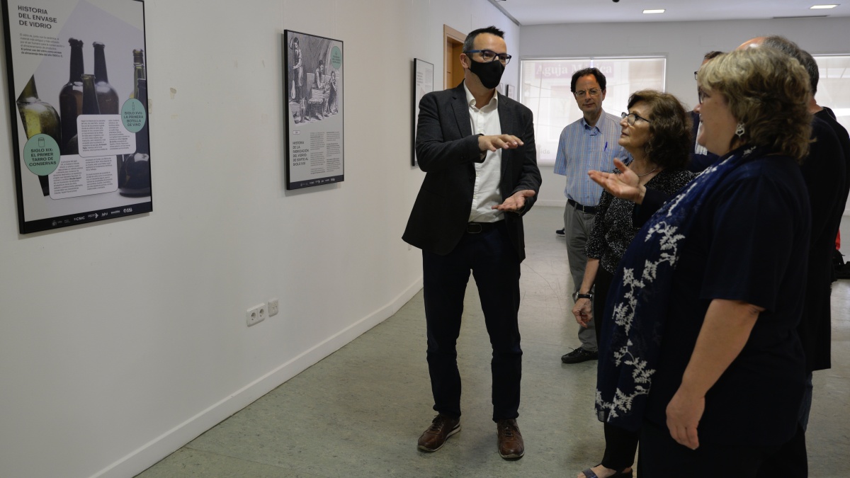 El Aula Cultural Universidad Abierta de Ciudad Real acoge la exposición ‘Vidrio: presente y futuro circular’ / UCLM