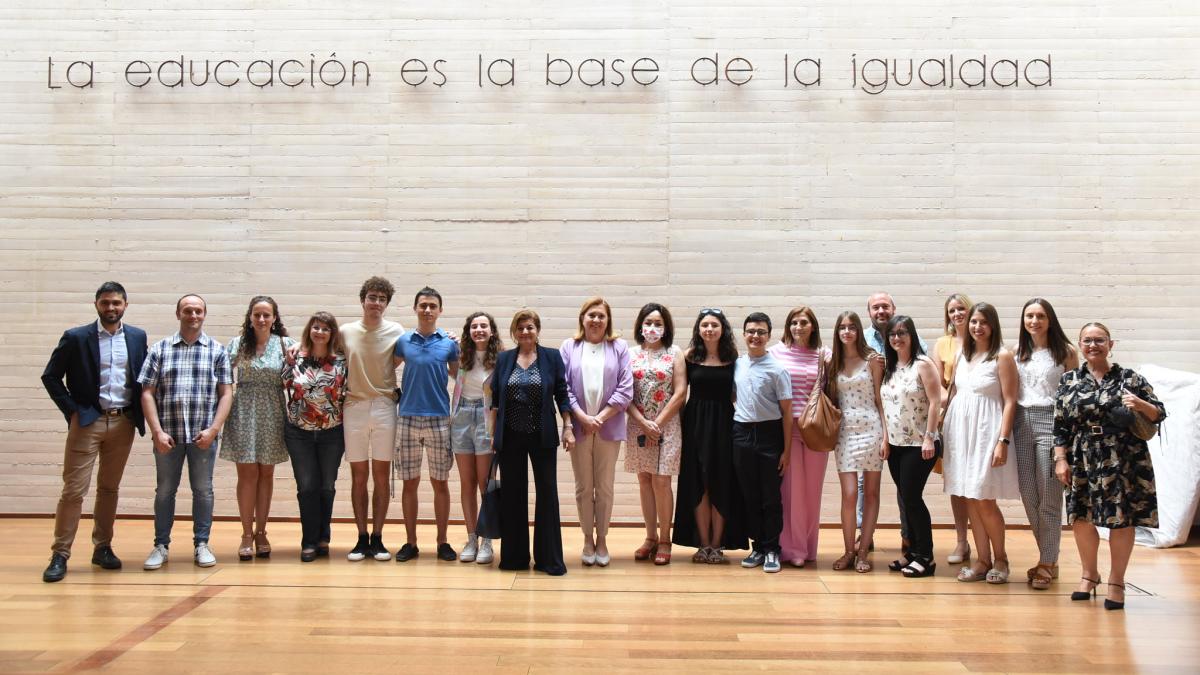 El Gobierno regional felicita al IES ‘Consaburum’ de Consuegra por haberse proclamado ganador del concurso ‘Soy el que más sabe de la región’ / JCCM