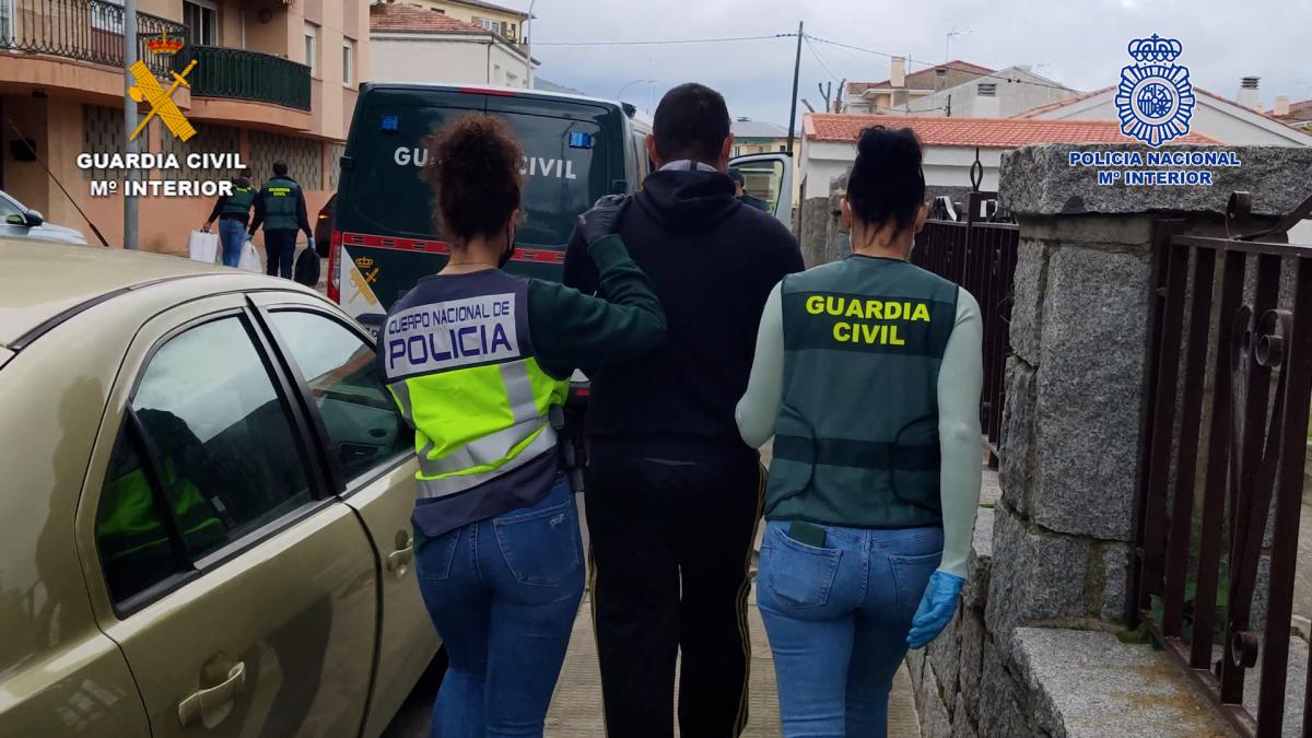 Se estima que la organización habría estafado cerca de 2 millones de euros a 500 víctimas en todo el territorio nacional