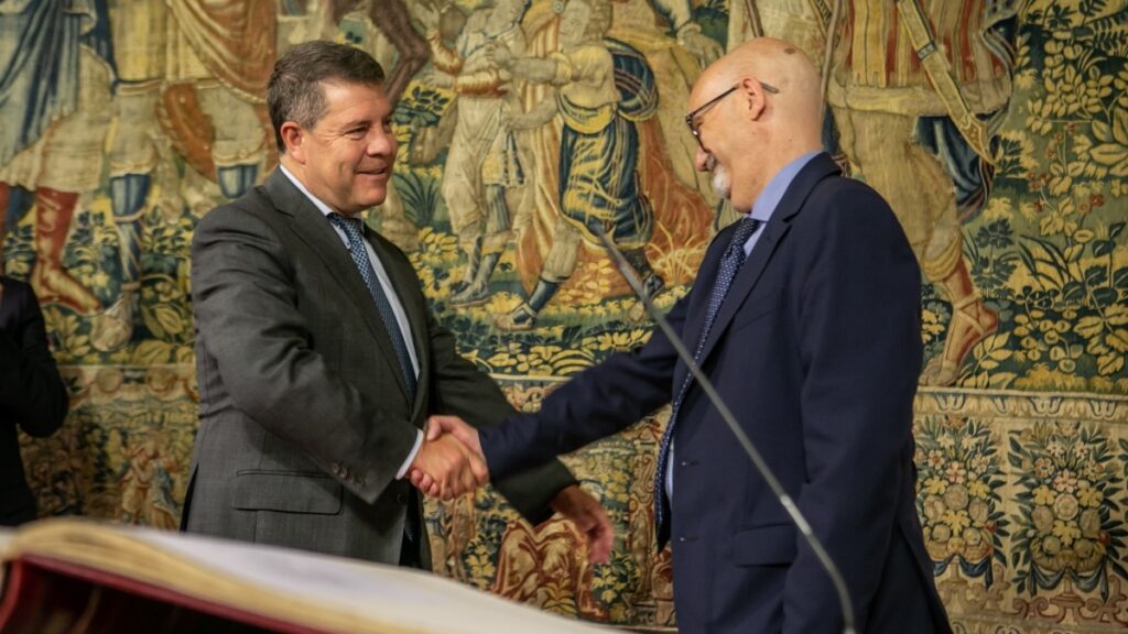 El presidente de Castilla-La Mancha, Emiliano García-Page, preside el acto de toma de posesión de José Miguel Mendiola García como consejero del Consejo Consultivo / JCCM