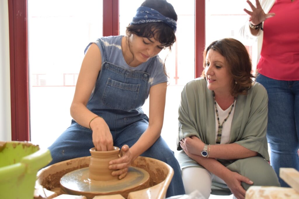 La Summer School impulsada por el Gobierno de Castilla-La Mancha en Talavera de la Reina pone el foco internacional en la cerámica y la gastronomía regional / JCCM
