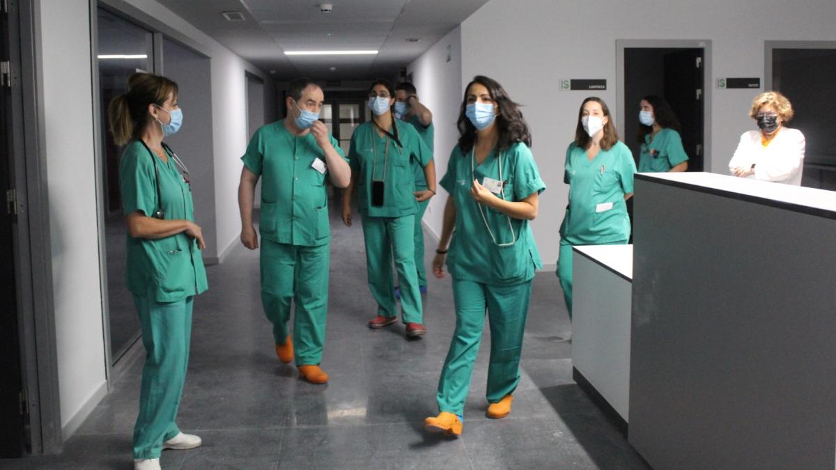Distintos servicios hospitalarios visitan las Urgencias de la ampliación del hospital para conocer las instalaciones y circuitos asistenciales / Foto: SESCAM