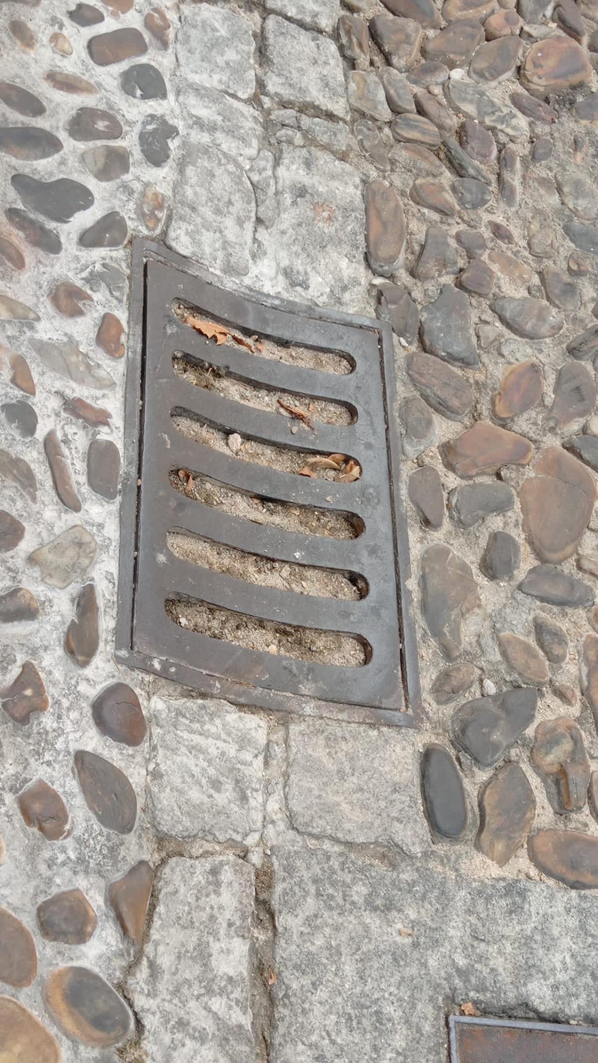 Solicitan al Gobierno de Tolón un mantenimiento adecuado de los imbornales de Toledo / Foto: PP Toledo