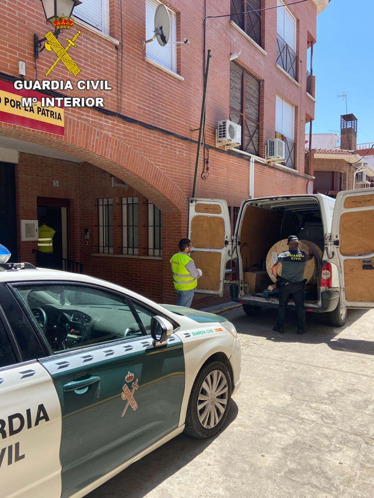 En la parte trasera de la furgoneta, transportaban una bobina de cobre de grandes dimensiones / Foto: Guardia Civil Toledo