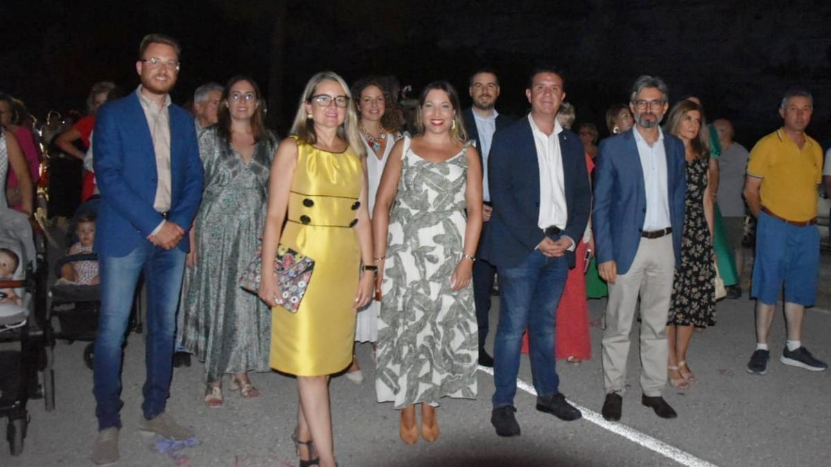 El presidente de la Diputación de Albacete, junto a la vicepresienta y a la diputada de Atención Ciudadana junto al alcalde de Alcalá del Júcar en sus fiestas / Foto: Diputación Albacete