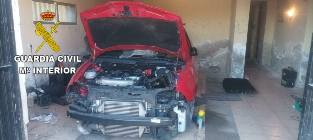 La Guardia Civil detiene a una mujer por robar coches, despiezarlos y lucrarse con la venta de sus piezas / Foto: Guardia Civil Toledo