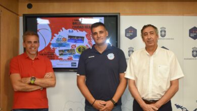 El concejal de Deportes, Antonio Gallego, acompañado del delegado provincial de Educación, Cultura y Deportes, José Caro, y el presidente del Club de Baloncesto Ciudad Real, Santiago Amores / Foto: Ayto. Ciudad Real