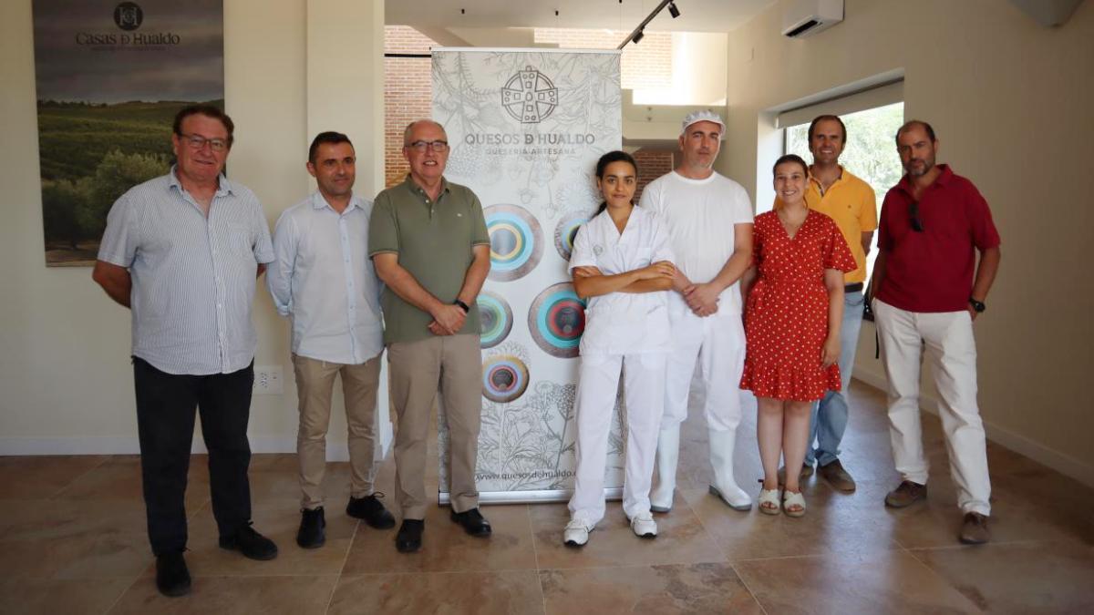 El viceconsejero de Medio Rural, Agapito Portillo, visita, en El Carpio de Tajo (Toledo), las instalaciones de ‘Casas de Hualdo' / Foto: JCCM