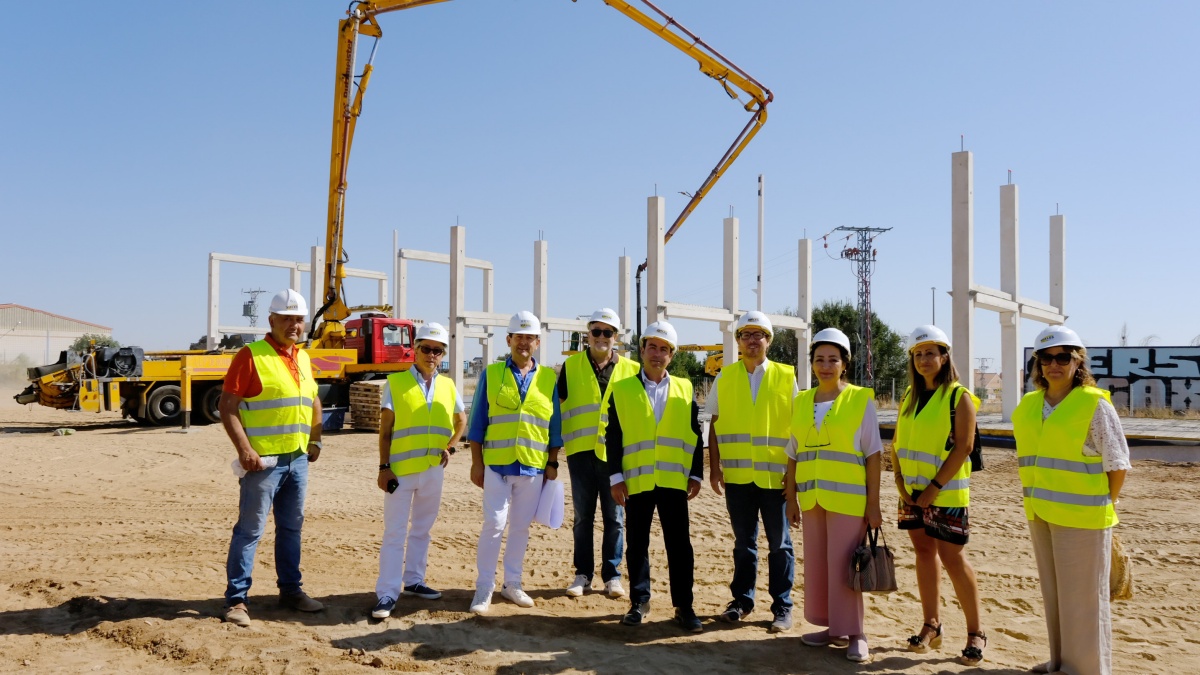 La directora general de Inclusión Educativa y Programas, Marian Marchante, visita las obras que se están acometiendo en el CEIP ‘El Duende’ de Nambroca. (Fotos: JCCM)