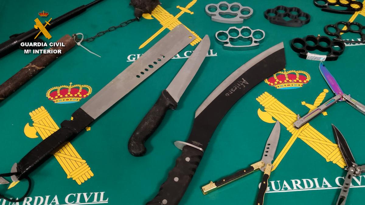 La Guardia Civil de Guadalajara reduce a chatarra más de 1.000 armas de fuego, piezas y otros objetos peligrosos / Foto: Guardia Civil