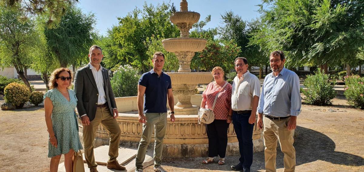 El viceconsejero de Medio Ambiente, Fernando Marchán, ha mantenido esta mañana una reunión de trabajo con el alcalde de Orgaz, Tomás Villarrubia / Foto: JCCM