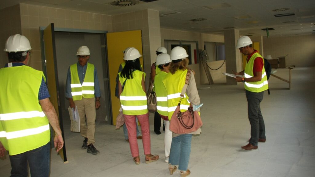 Los profesionales del ‘Virgen de la Luz’ realizan la primera visita al nuevo Hospital Universitario de Cuenca / JCCM