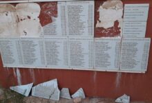 Vandalizan las placas que contienen los nombres de las víctimas exhumadas de la fosa común de Uclés / Foto: Asociación para la Recuperación de la Memoria Histórica de Cuenca