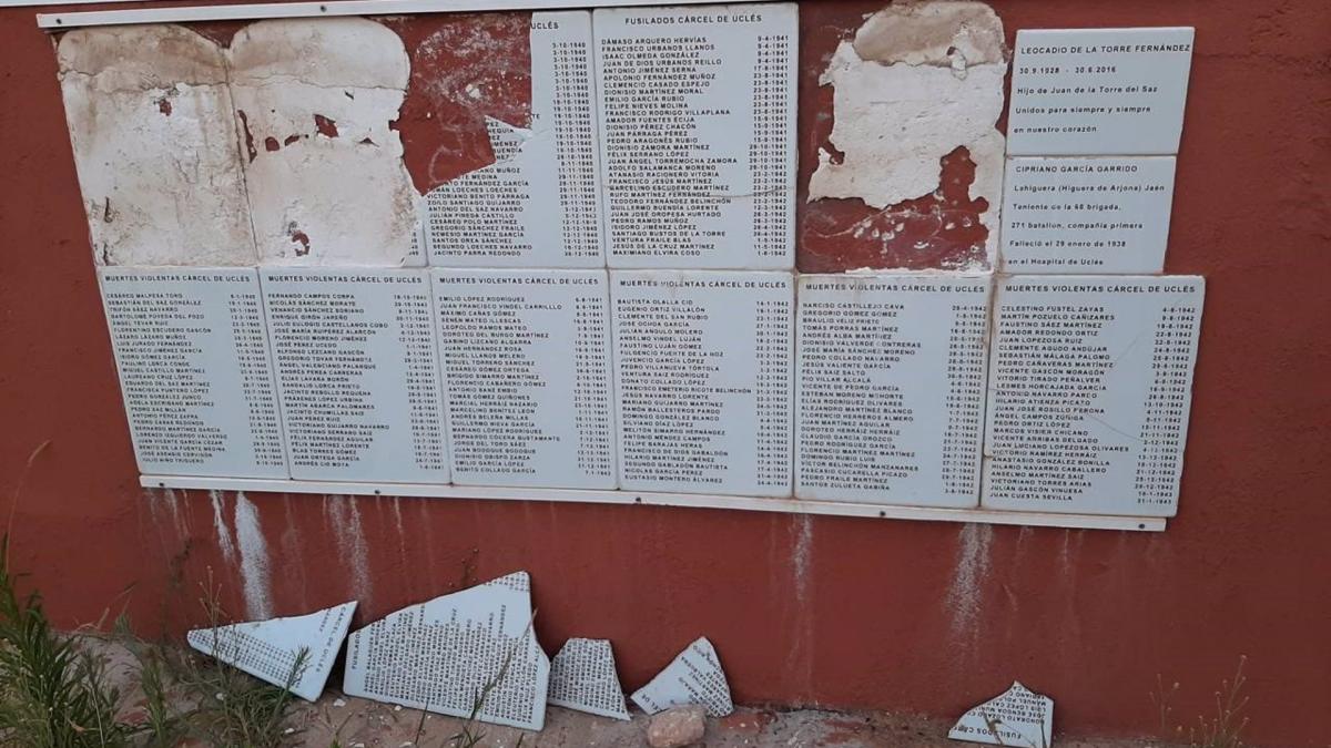 Vandalizan las placas que contienen los nombres de las víctimas exhumadas de la fosa común de Uclés / Foto: Asociación para la Recuperación de la Memoria Histórica de Cuenca