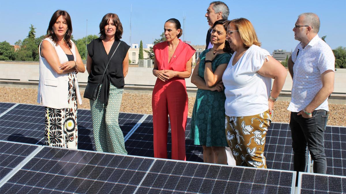 La consejera de Igualdad y portavoz del Gobierno regional, Blanca Fernández, ha visitado las obras de reforma del gimnasio del Instituto de Educación Secundaria ‘Maestro Juan de Ávila’ de Ciudad Real. (Fotos: JCCM)