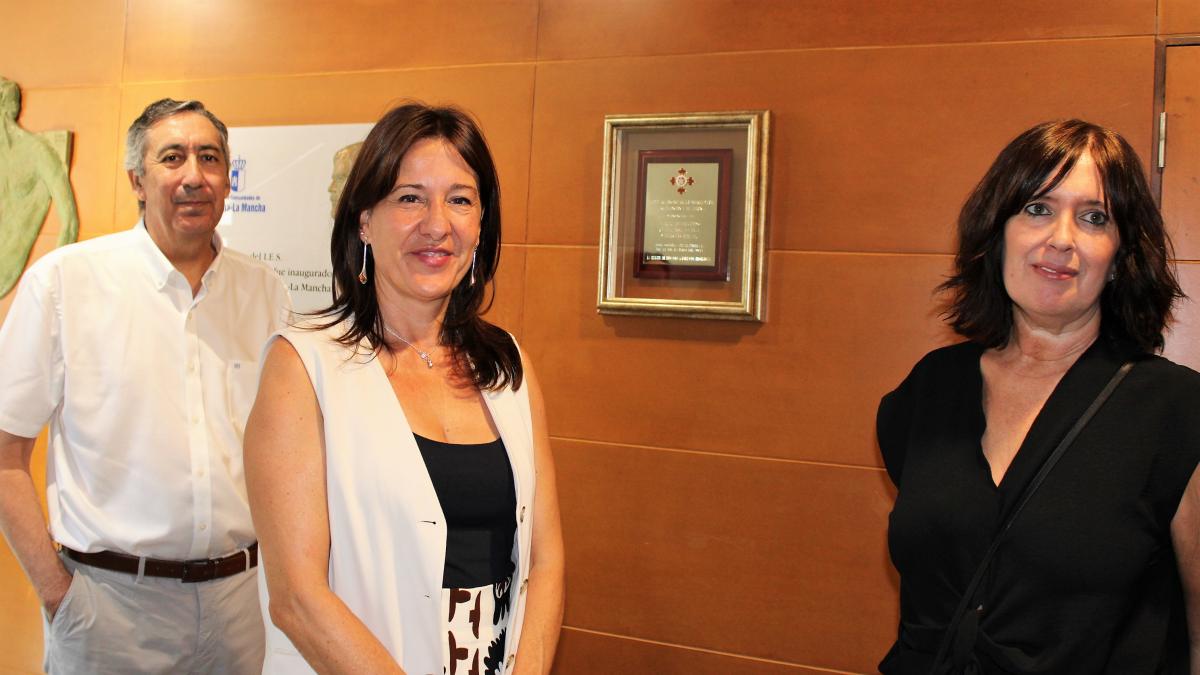 La consejera de Igualdad y portavoz del Gobierno regional, Blanca Fernández, ha visitado las obras de reforma del gimnasio del Instituto de Educación Secundaria ‘Maestro Juan de Ávila’ de Ciudad Real. (Fotos: JCCM)