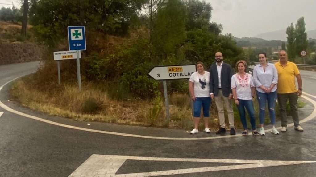 Valera anuncia el inminente comienzo de las obras de reparación de la carretera de acceso a Cotillas / Diputación Albacete