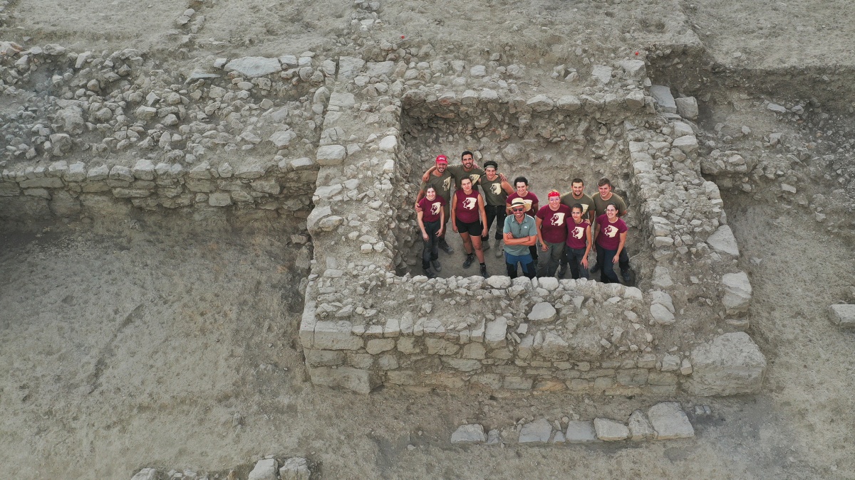 El Gobierno regional da a conocer el hallazgo de un torreón de la puerta Este de la muralla romana en el Parque Arqueológico de Libisosa / JCCM