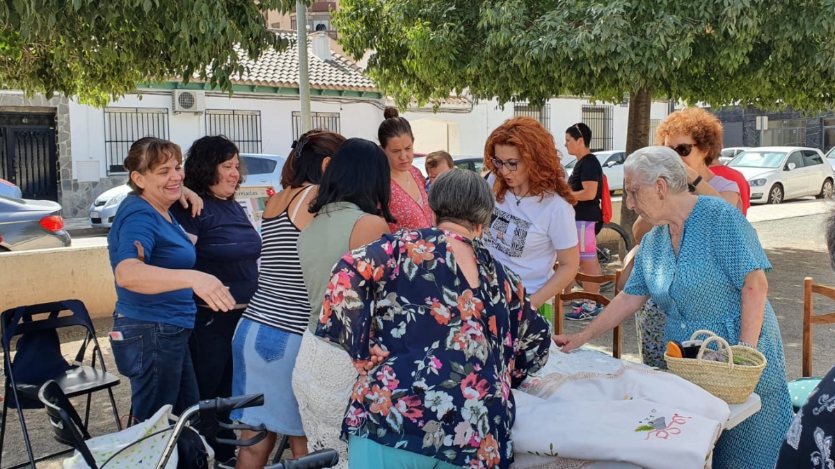 La Diputación de Albacete se interesa por las actividades del proyecto ‘Embarriadas’ / Diputación Albacete