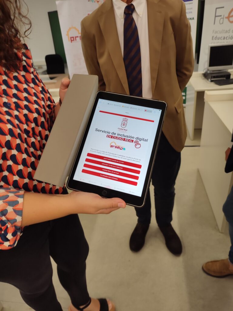 Los Puntos de Inclusión Digital llegan a la UCLM en Ciudad Real / Ayto. Ciudad Real