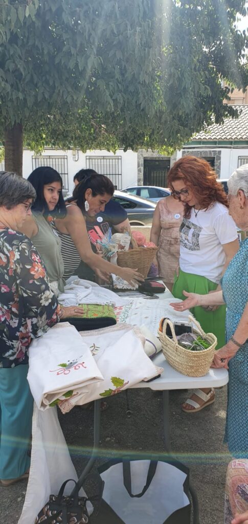 La Diputación de Albacete se interesa por las actividades del proyecto ‘Embarriadas’ / Diputación Albacete