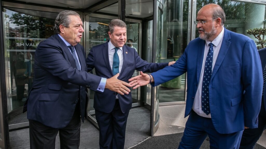 Emiliano García-Page brinda a los empresarios valencianos la oportunidad de invertir en Castilla-La Mancha, una región con amplio consenso social