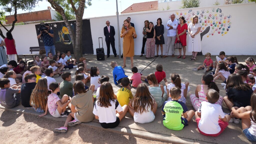 La totalidad de los centros educativos de Castilla-La Mancha dispondrá este curso de planes para el fomento de la lectura / JCCM