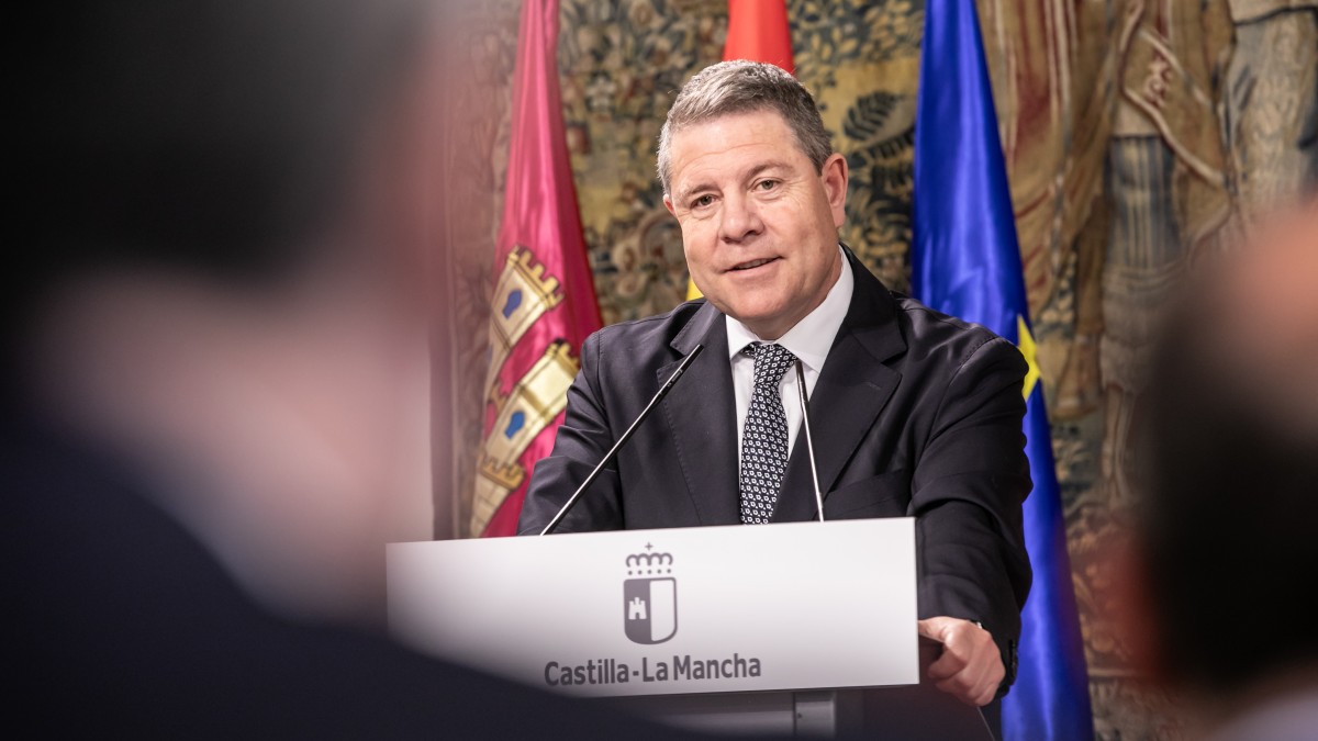 Toledo, 30 de enero de 2024.- El presidente de Castilla-La Mancha, Emiliano García-Page firma, en el Palacio de Fuensalida en Toledo, el convenio marco de colaboración entre la Junta de Comunidades de Castilla-La Mancha y la Confederación de Cooperativas de Viviendas y Rehabilitación de España para el fomento de la promoción de vivienda en régimen de cooperativas en la comunidad autónoma. En este mismo acto es presentada la Estrategia para el fomento de la promoción de viviendas en régimen de cooperativa de Castilla-La Mancha 2024-2028. (Fotos: D. Esteban González // JCCM)