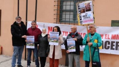 Ciudadanos que conforman parte de la plataforma vecinal convocante. STOP BIOGÁS ALMANSA 31/1/2024