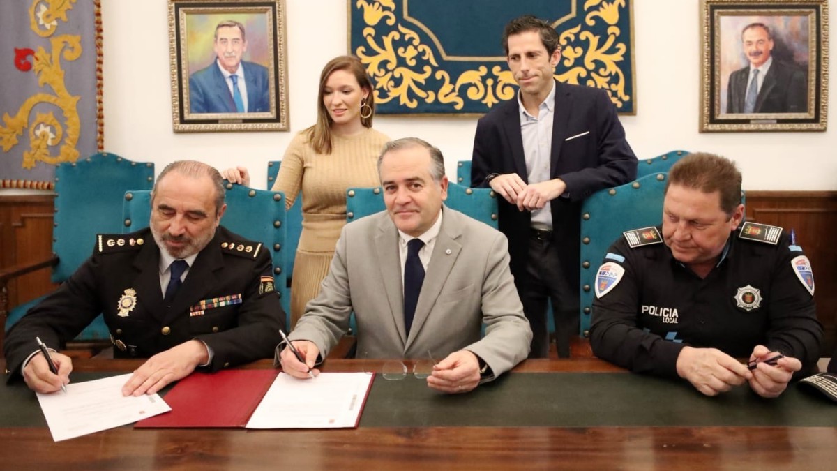 Firma del Convenio con la Policía Nacional den Talavera de la Reina. AYUNTAMIENTO 20/2/2024