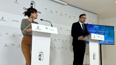 El consejero de Educación, Cultura y Deportes de C-LM, Amador Pastor, y la delegada de la Junta en la provincia de Ciudad Real, Blanca Fernández. JCCM 26/2/2024