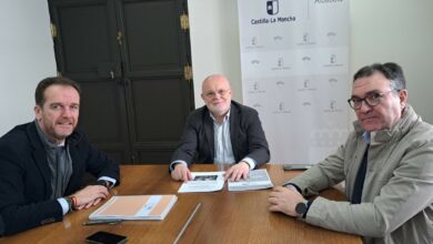 El delegado de la Junta en Albacete, Pedro Antonio Ruiz Santos, ha mantenido un encuentro con la Fundación Toro de Lidia. JCCM 06/3/2024