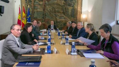 Toledo, 1 de marzo de 2024.- El presidente de Castilla-La Mancha, Emiliano García-Page, se ha reunido, en el Palacio de Fuensalida, con Organizaciones Profesionales Agrarias y Cooperativas Agroalimentarias de la región. (Foto: A. Pérez Herrera // JCCM)