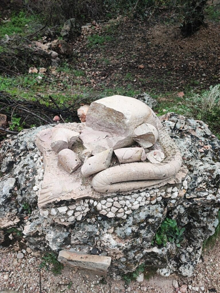Actos vandálicos en la ruta de las esculturas de Bogarra. AYUNTAMIENTO 04/4/2024