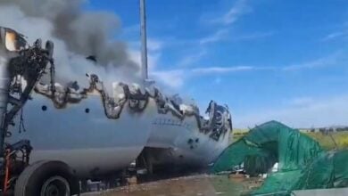 Incendio originado en la cola de un Airbus 330 en el aeropuerto de Ciudad Real. EMERGENCIAS/EUROPA PRESS 18/4/2024