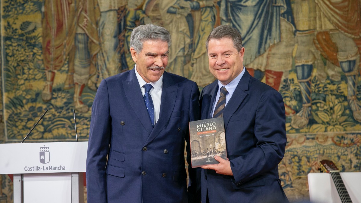 Toledo, 8 de abril de 2024.- El presidente de Castilla-La Mancha, Emiliano García-Page, ha presidido, en el Palacio de Fuensalida de Toledo, el acto de conmemoración del Día del Pueblo Gitano. (Fotos: A. Pérez Herrera // JCCM)