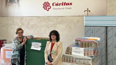 Entrega de los alimentos donados por Mercadona a Cáritas. MERCADONA 27/5/2024