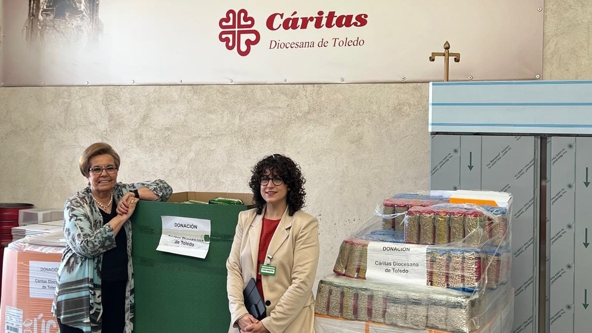 Entrega de los alimentos donados por Mercadona a Cáritas. MERCADONA 27/5/2024