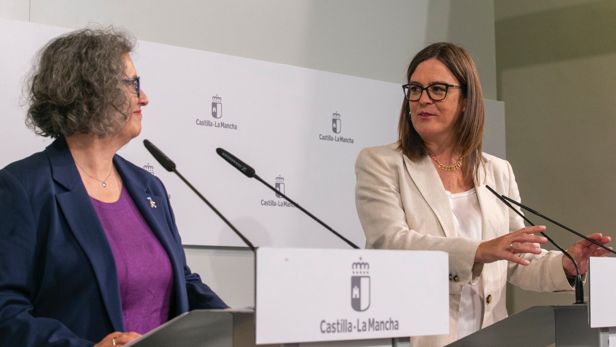 Toledo, 5 de junio de 2024.- La consejera Portavoz del Gobierno regional, Esther Padilla, y la consejera de Desarrollo Sostenible, Mercedes Gómez, comparecen en rueda de prensa, en el Palacio de Fuensalida, para informar sobre los acuerdos adoptados el Consejo de Gobierno. (Fotos: A. Pérez Herrera // JCCM)