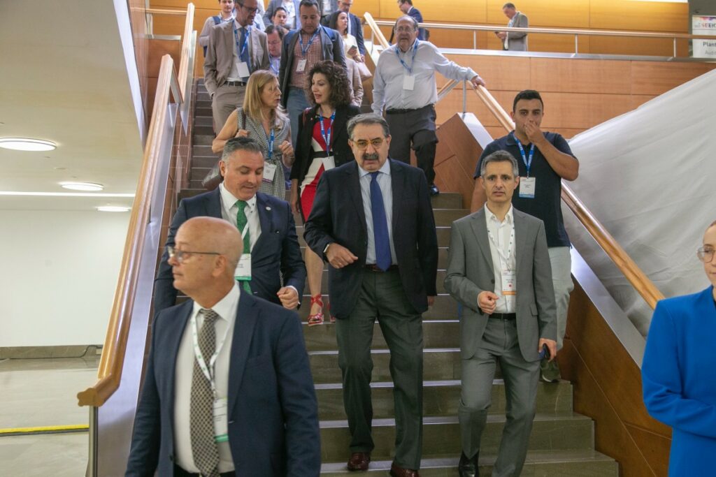 Toledo, 6 de junio de 2024.- El consejero de Sanidad, Jesús Fernández Sanz, ha participado en la inauguración del XIV Congreso Nacional Sociedad Española Electromedicina e Ingeniería Clínica que ha tenido lugar en el Palacio de Congresos ‘El Greco’. (Fotos: A. Pérez Herrera // JCCM)