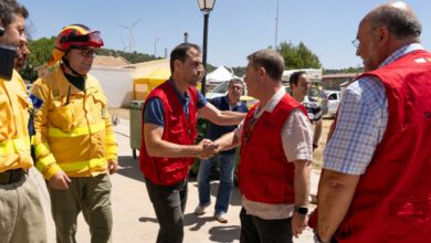 El presidente de Castilla-La Mancha, Emiliano García-Page, en el centro de mando que coordina la extinción del fuego de Valverdejo (Cuenca) LOLA PINEDA/EUROPA PRESS 31/7/2024